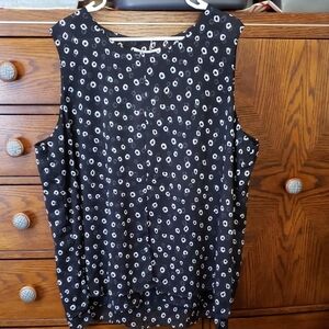 Chic Black and White Sleeveless Blouse
